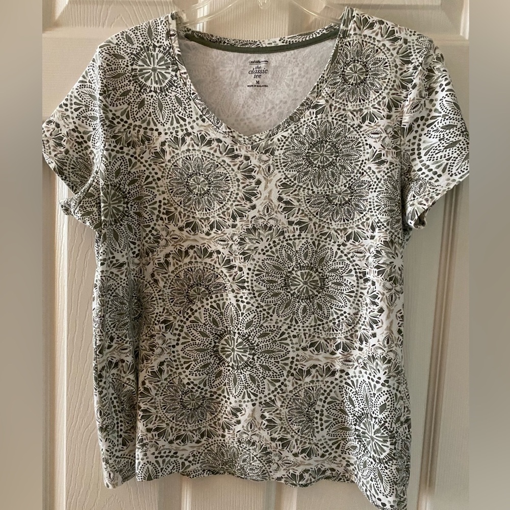 Croft & Barrow V-Neck T-Shirt - SZ Med